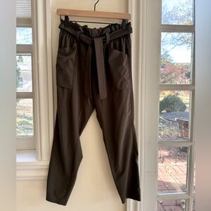Athleta Skyline Pants. Paperbag tie waist. Arbor Olive. Sz 0 EUC